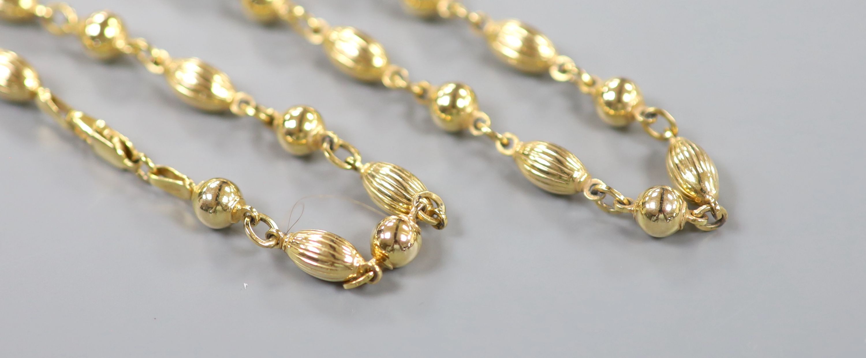 An Italian 375 Uno-A-Erre fluted bead and sphere link chain, 48cm, 16.5 grams.